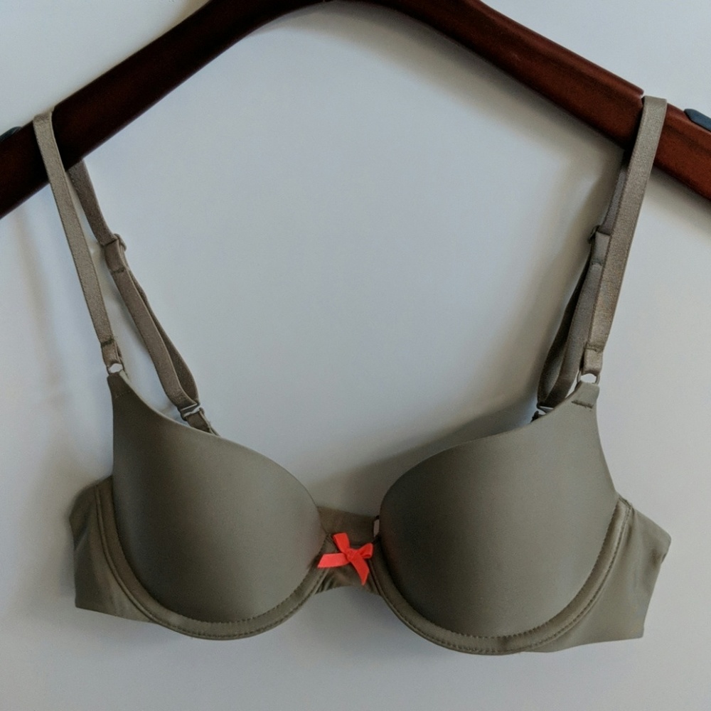 Victoria's Secret 32B demi bra